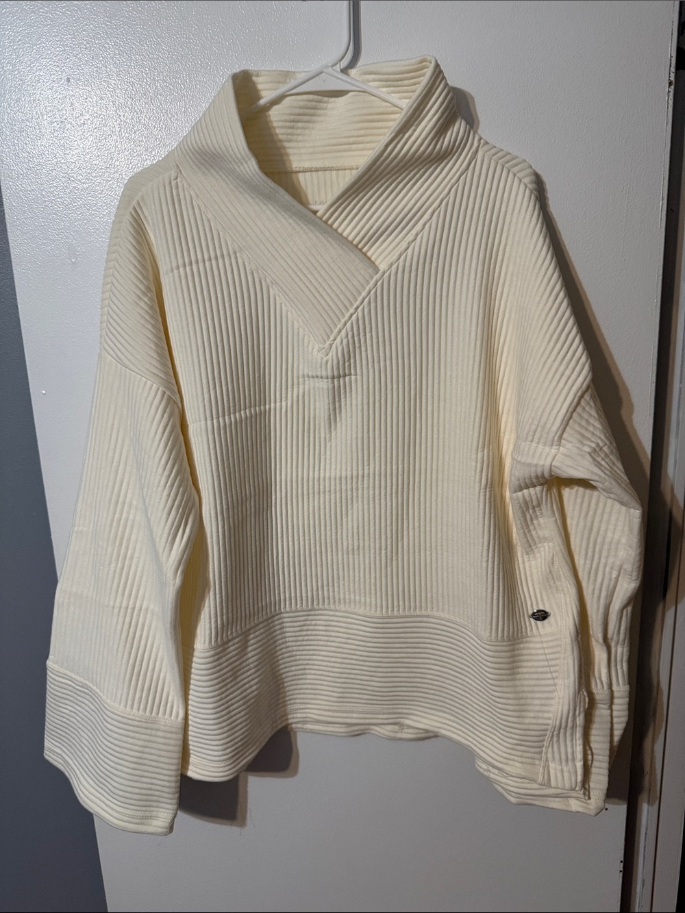 Bahari Cream Ribbed V‑Neck Shawl Sweater